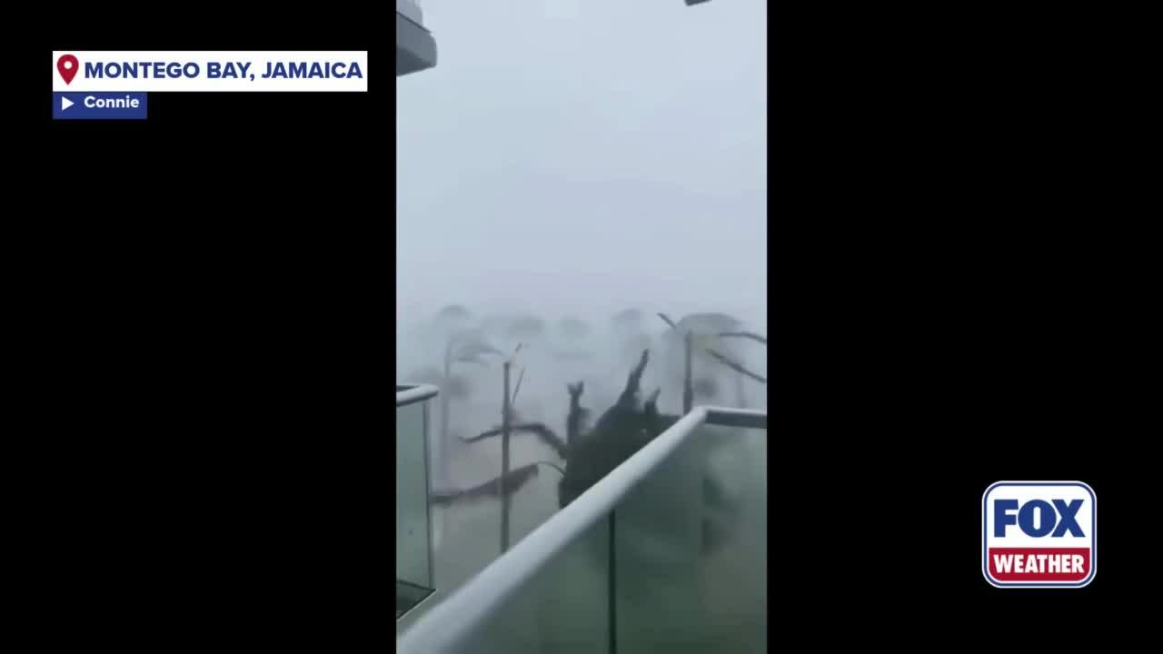 Bão 'quái vật' mạnh nhất thế giới Melissa tàn phá Jamaica