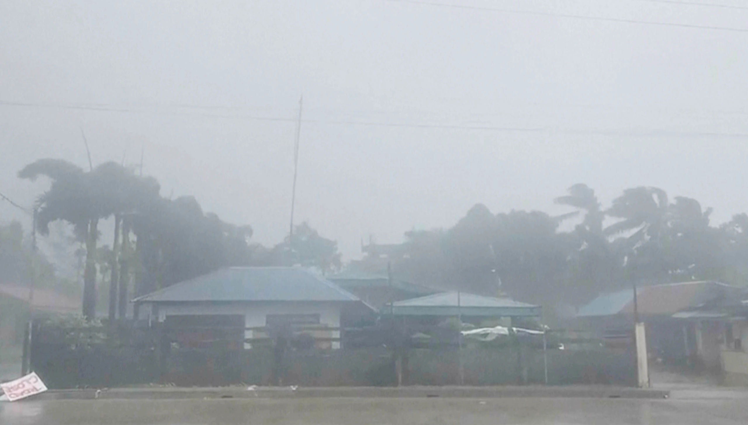 Bão xuất hiện dồn dập trên thế giới - Ảnh 1. Bão xuất hiện dồn dập trên thế giới - Ảnh 1.