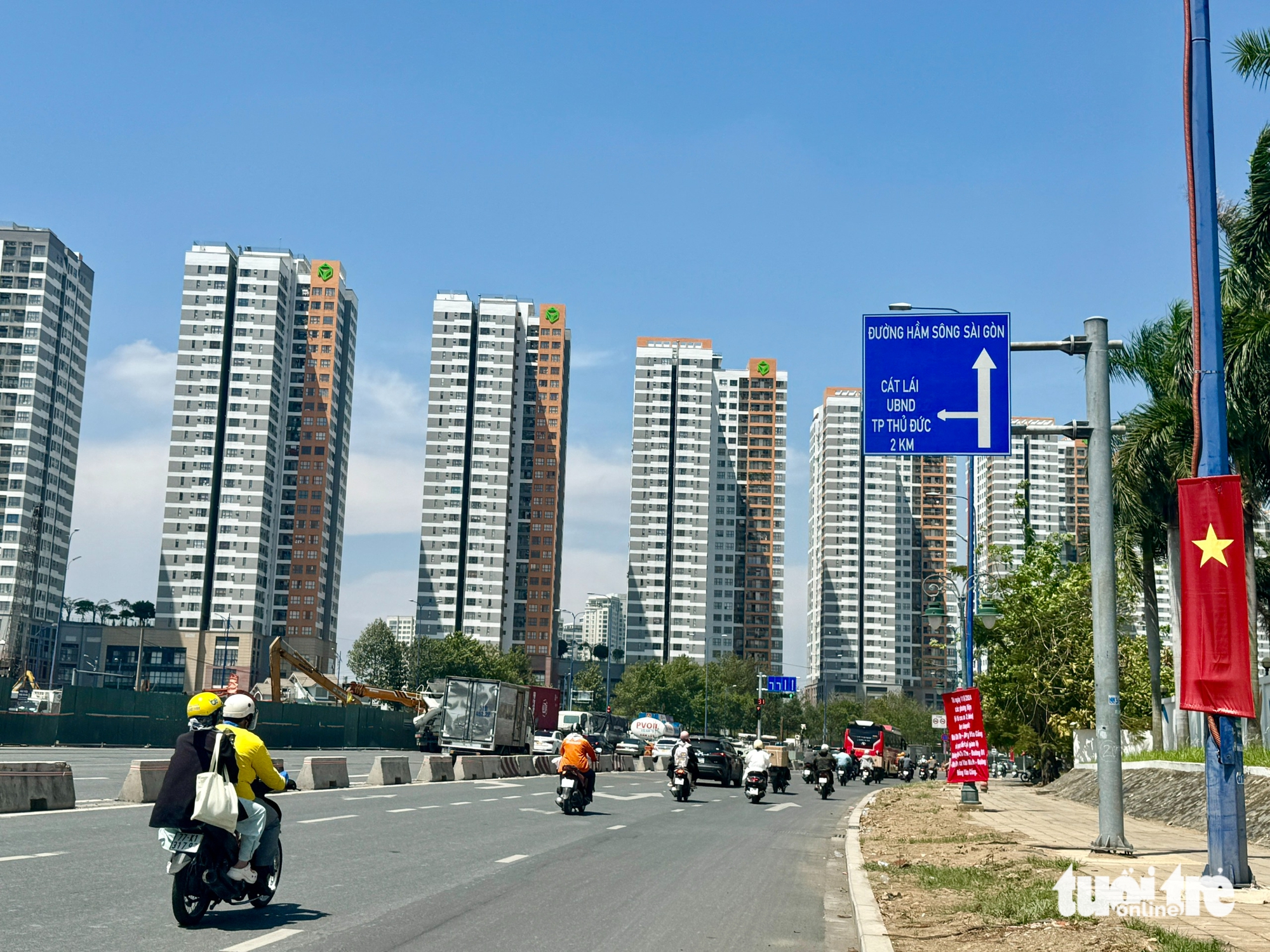 Bắt đầu thi công làn đường ưu tiên cho xe đạp trên đường Mai Chí Thọ vào ngày 10-10 - Ảnh 1.