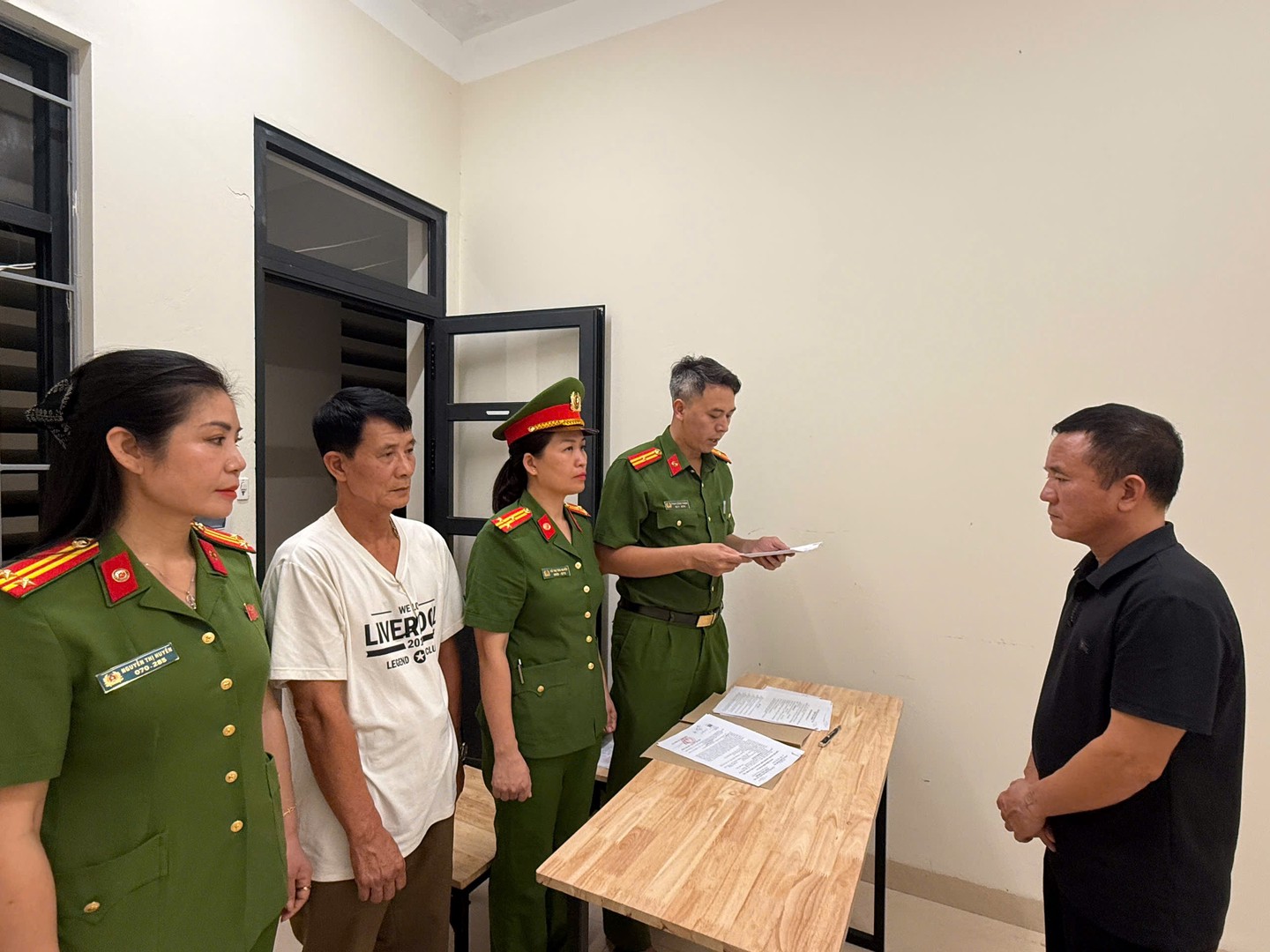 Bắt tạm giam giám đốc công ty xử lý môi trường gây ô nhiễm môi trường - Ảnh 1.