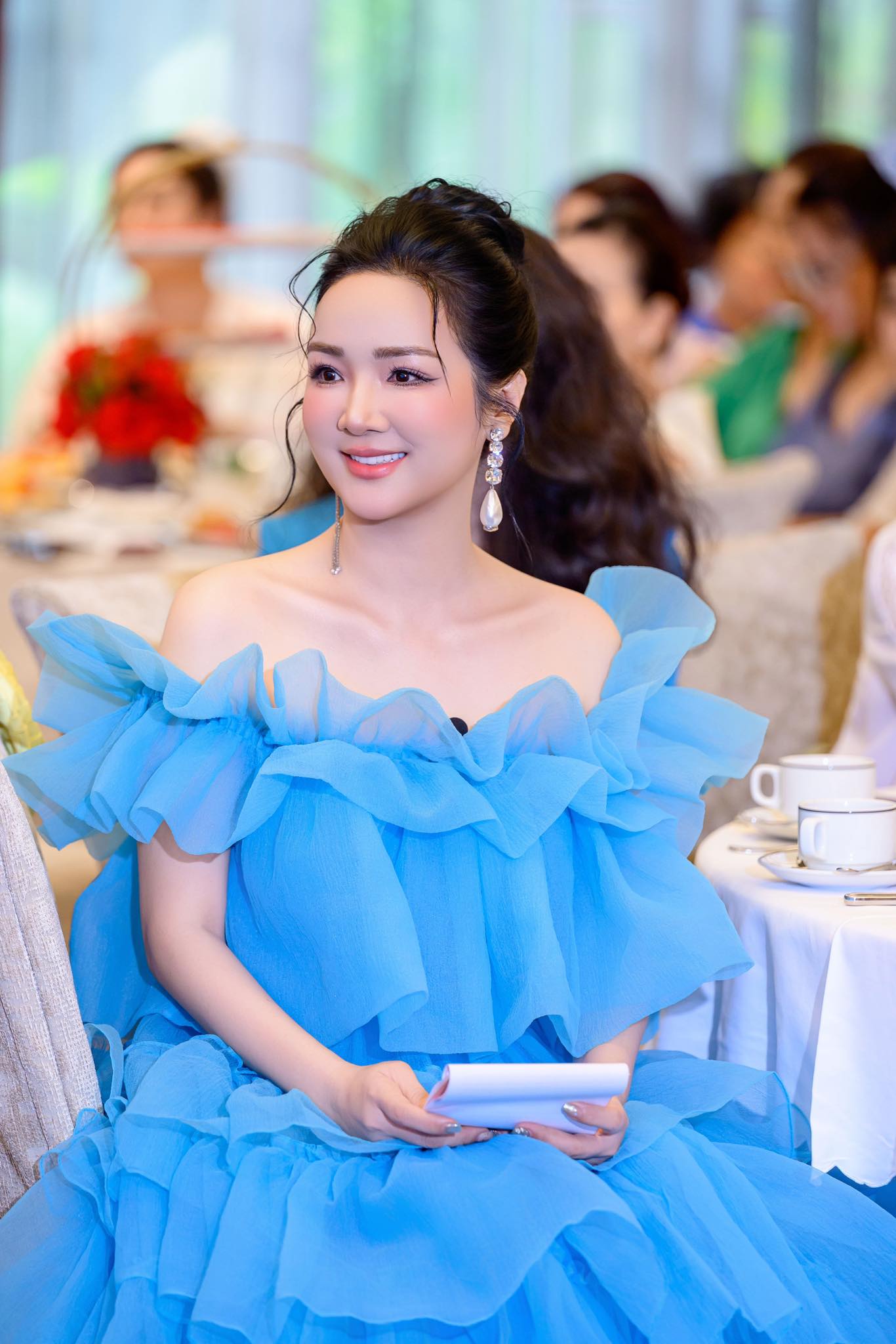 Bên trong biệt thự to như cung điện của người đẹp từng là "bóng hồng" của Chủ tịch một tập đoàn lớn - Ảnh 1.