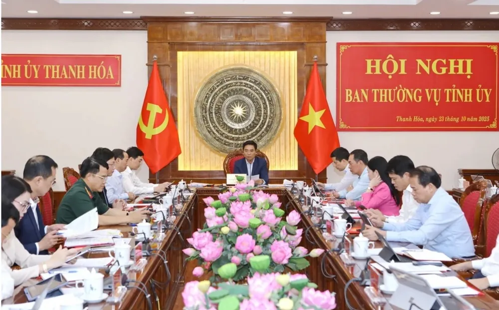 Toàn cảnh Hội nghị Ban thường vụ Tỉnh ủy tỉnh Thanh Hóa. Bí thư Tỉnh ủy tỉnh Thanh Hóa 2 .jpg