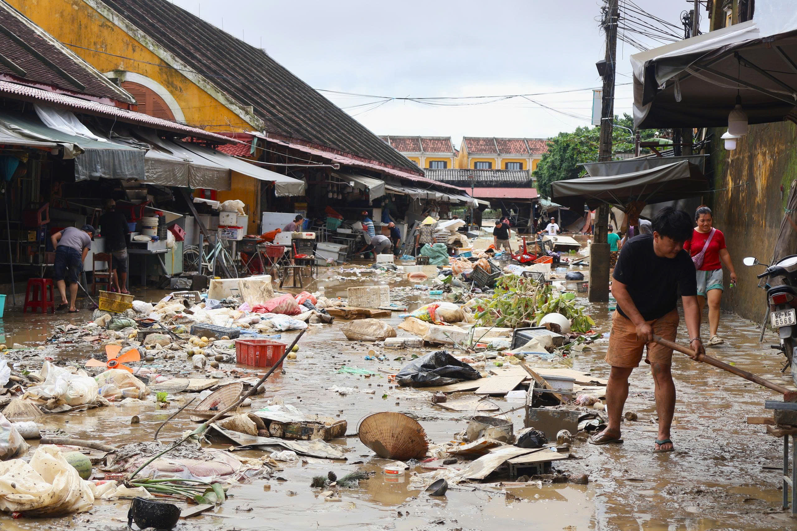 Kết luận mới của Bộ Chính trị về khắc phục hậu quả mưa lũ tại miền Trung - Ảnh 1. Bộ Chính trị - Ảnh 1.