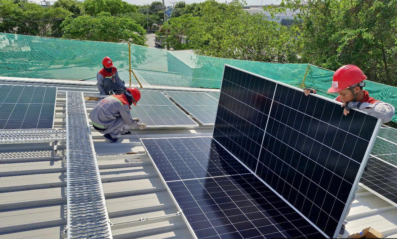 Lắp điện mặt trời tự dùng cần thông báo tới UBND xã theo đề xuất Bộ Công Thương - Ảnh 1.