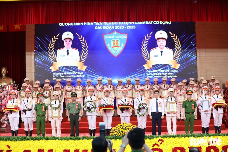 Bộ Tư lệnh Cảnh sát cơ động tôn vinh 80 điển hình tiên tiến - Ảnh 1.