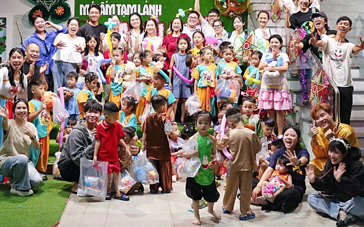 Ấm lòng vì bệnh khoe của bố mẹ mùa trung thu  - Ảnh 3.