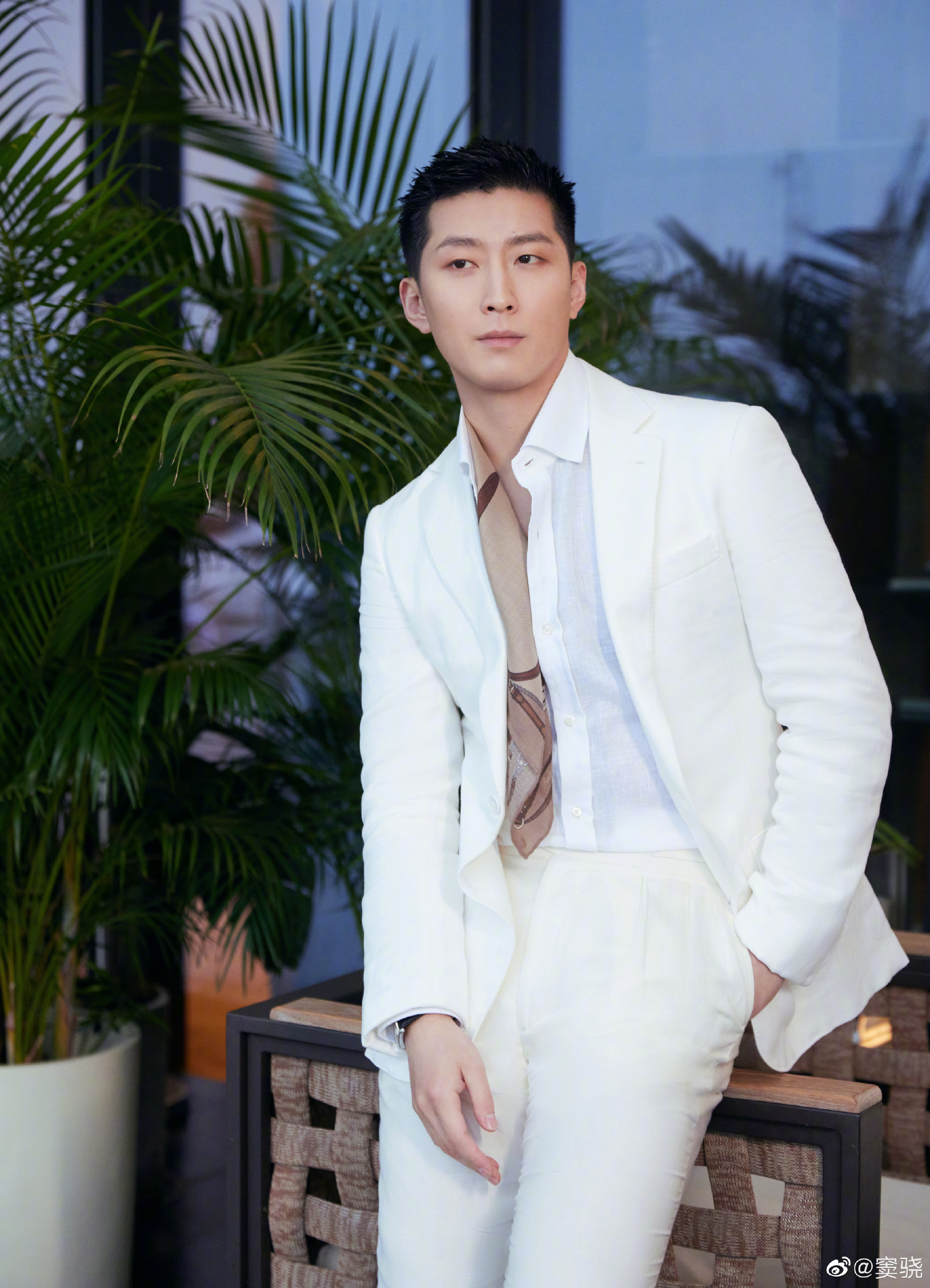 Không thể tin đây là bộ mặt thật của "thợ gội đầu" Đậu Kiêu? - Ảnh 1.