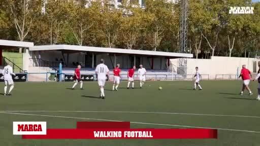 Bóng đá đi bộ - nơi những người 80 tuổi vẫn ra sân mỗi tuần