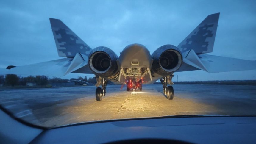 Bức ảnh chưa từng có về tiêm kích được Nga “giấu kín năng lực thực sự” - Ảnh 1.