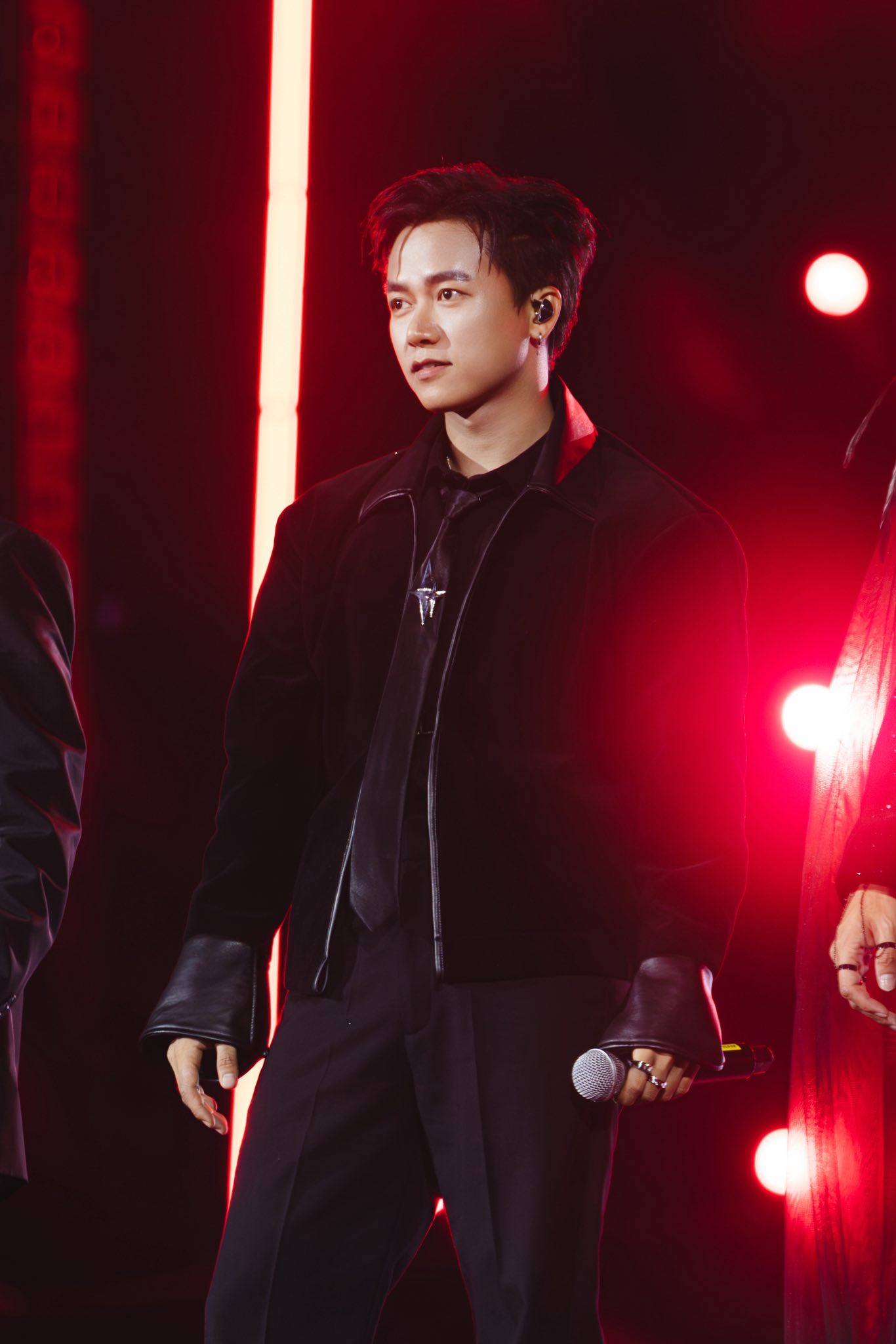 Nhạc sĩ đắt show nhất hiện tại hủy show, người hâm mộ lại nổi trận lôi đình đòi đuổi ekip- Ảnh 1.