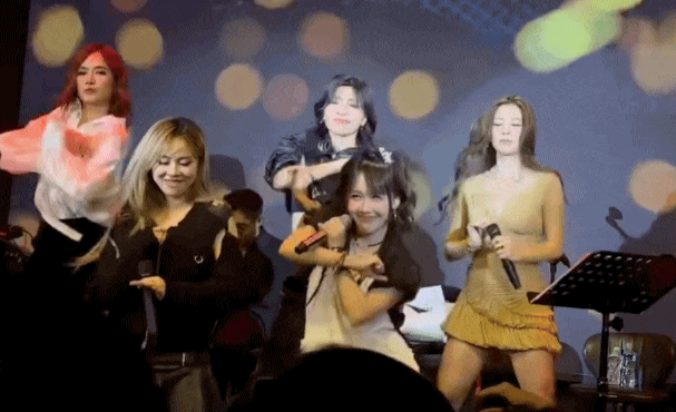 Mỹ nhân bốc lửa biến phòng trà thành club: Visual nét căng như hoa hậu, thần thái cuốn hút đến nghẹt thở- Ảnh 1. Mỹ nhân bốc lửa biến phòng trà thành club: Visual nét căng như hoa hậu, thần thái cuốn hút đến nghẹt thở- Ảnh 1.