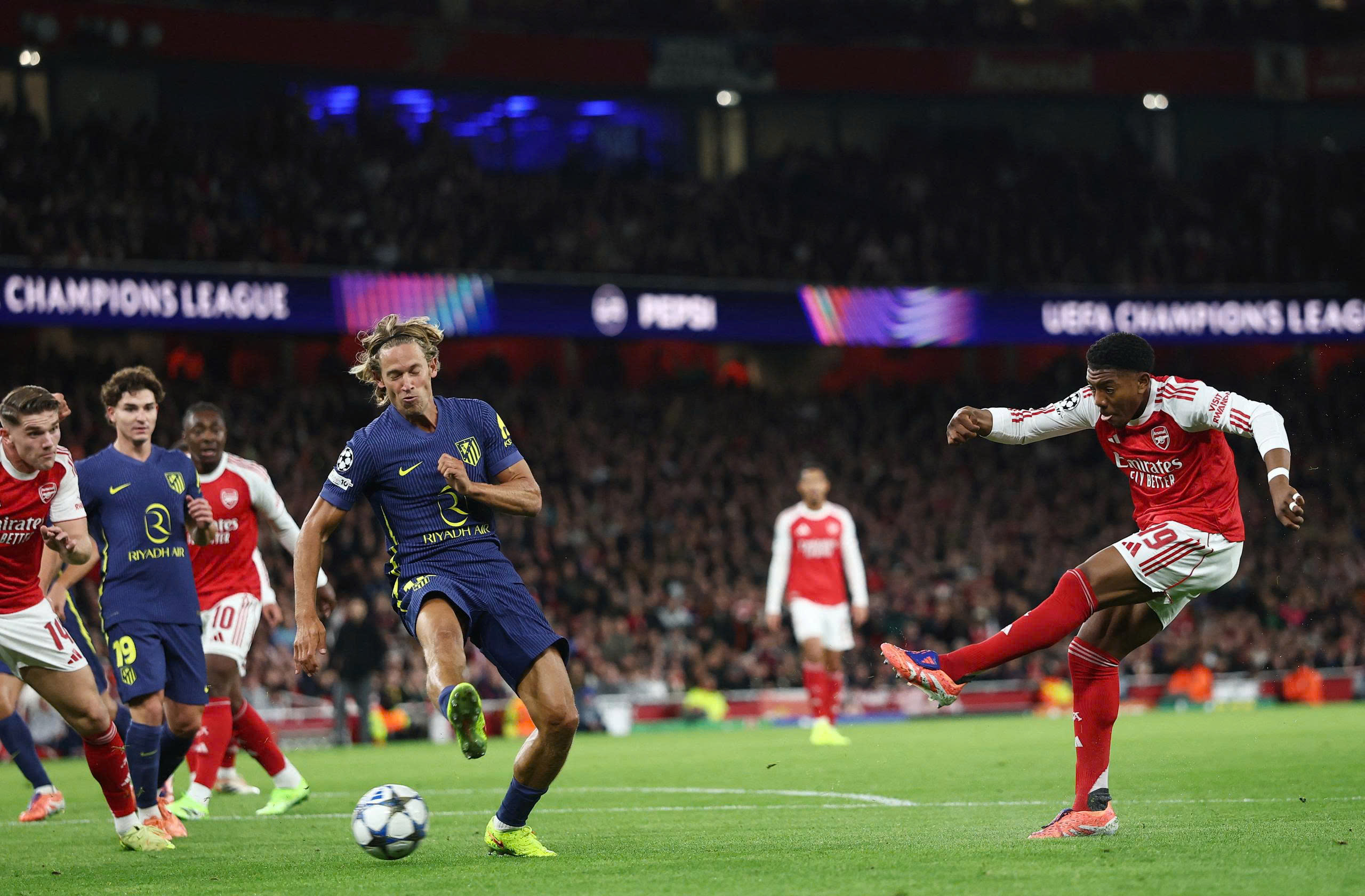 Bùng nổ bàn thắng ở Champions League- Ảnh 1.