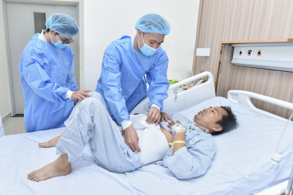 Ca ghép tạng đặc biệt, người lính quân y hồi sinh nhờ lá gan của anh ruột - 1