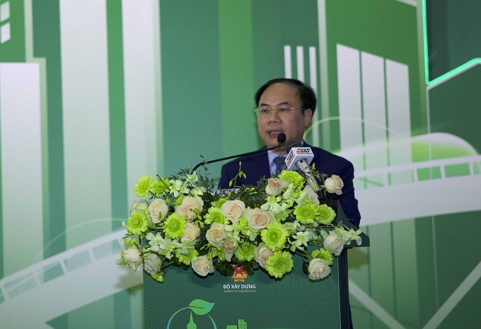 Thứ trưởng Bộ Xây dựng Nguyễn Văn Sinh phát biểu tại hội nghị ngày 29/10. Ảnh: Bộ Xây dựng