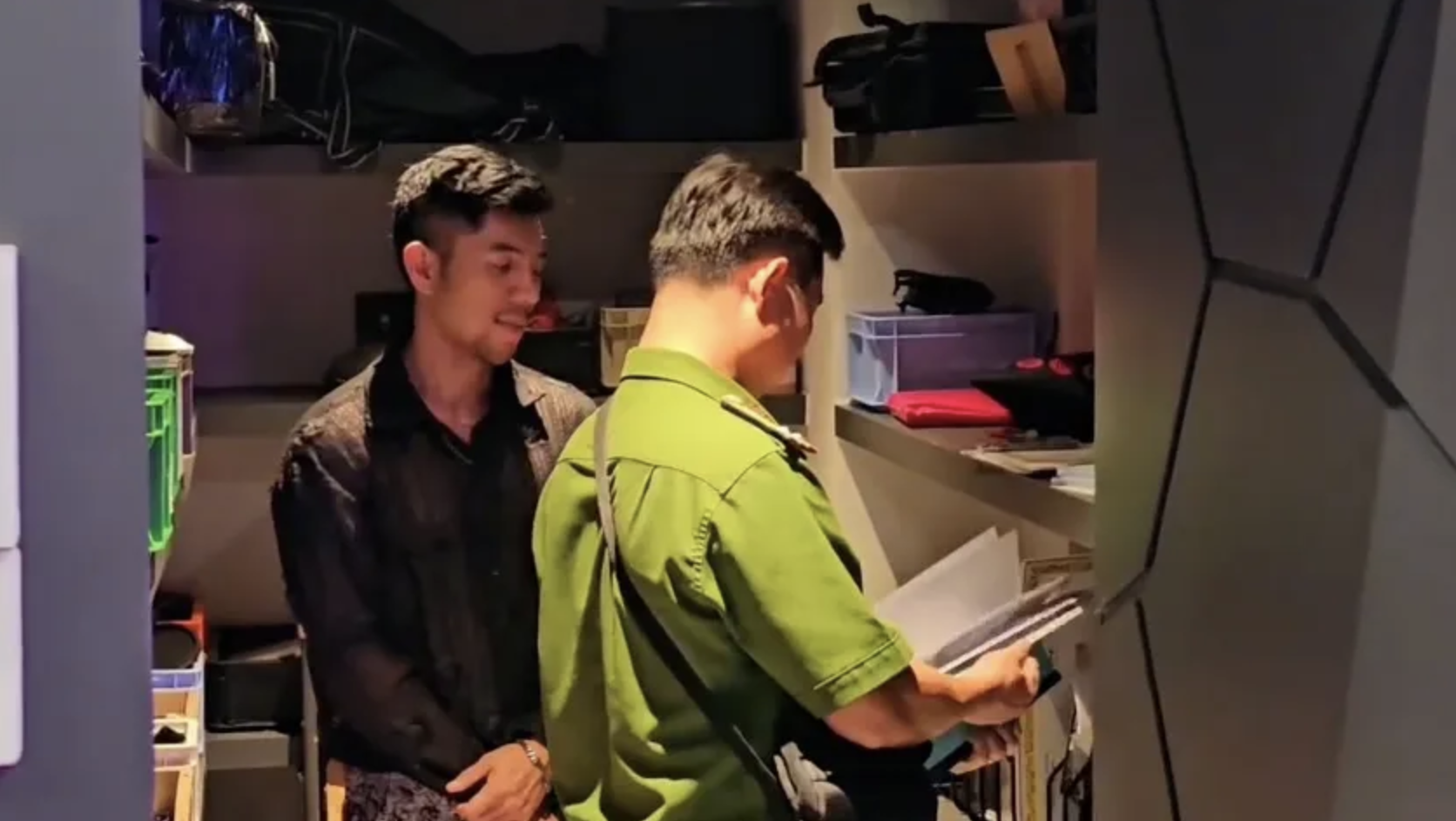 Ca sĩ Lương Bằng Quang bối rối khi mở két sắt của Ngân 98 - Ảnh 4.