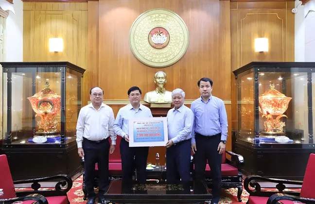 bão số 10 ủng hộ.jpg