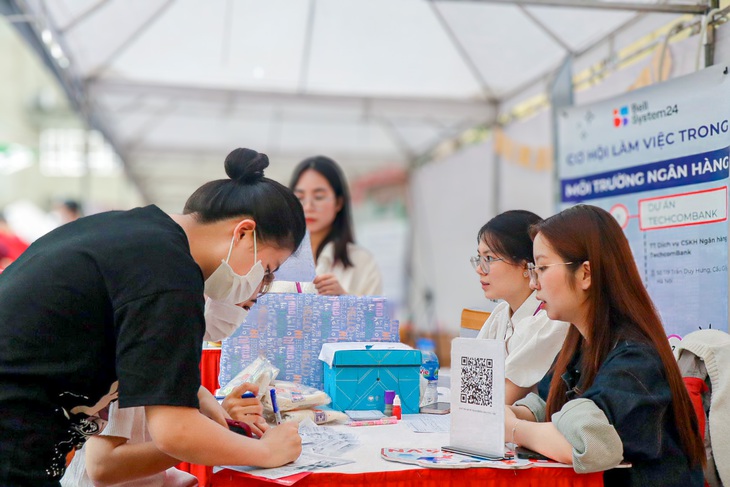 tuyển dụng - Ảnh 1.