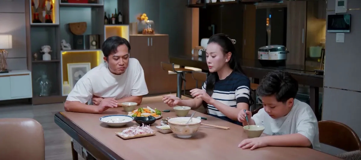 Cách Phương Oanh hết lòng tận tụy, hy sinh cho chồng- Ảnh 1.