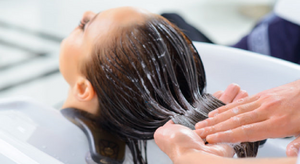 Cách gội đầu bằng lá trà xanh giúp giảm rụng tóc- Ảnh 3.