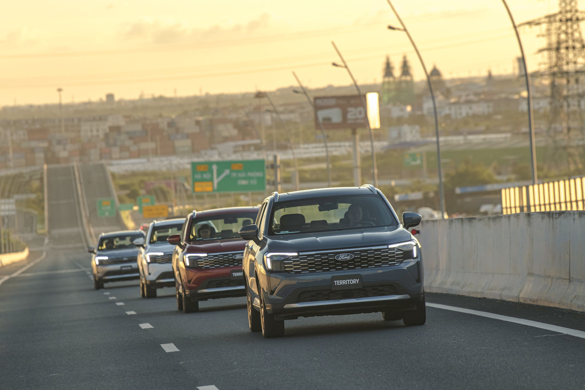 Lái thử 300 km từ đường trường đến sa hình: Ford Territory đã nâng cấp những gì? - Ảnh 1.