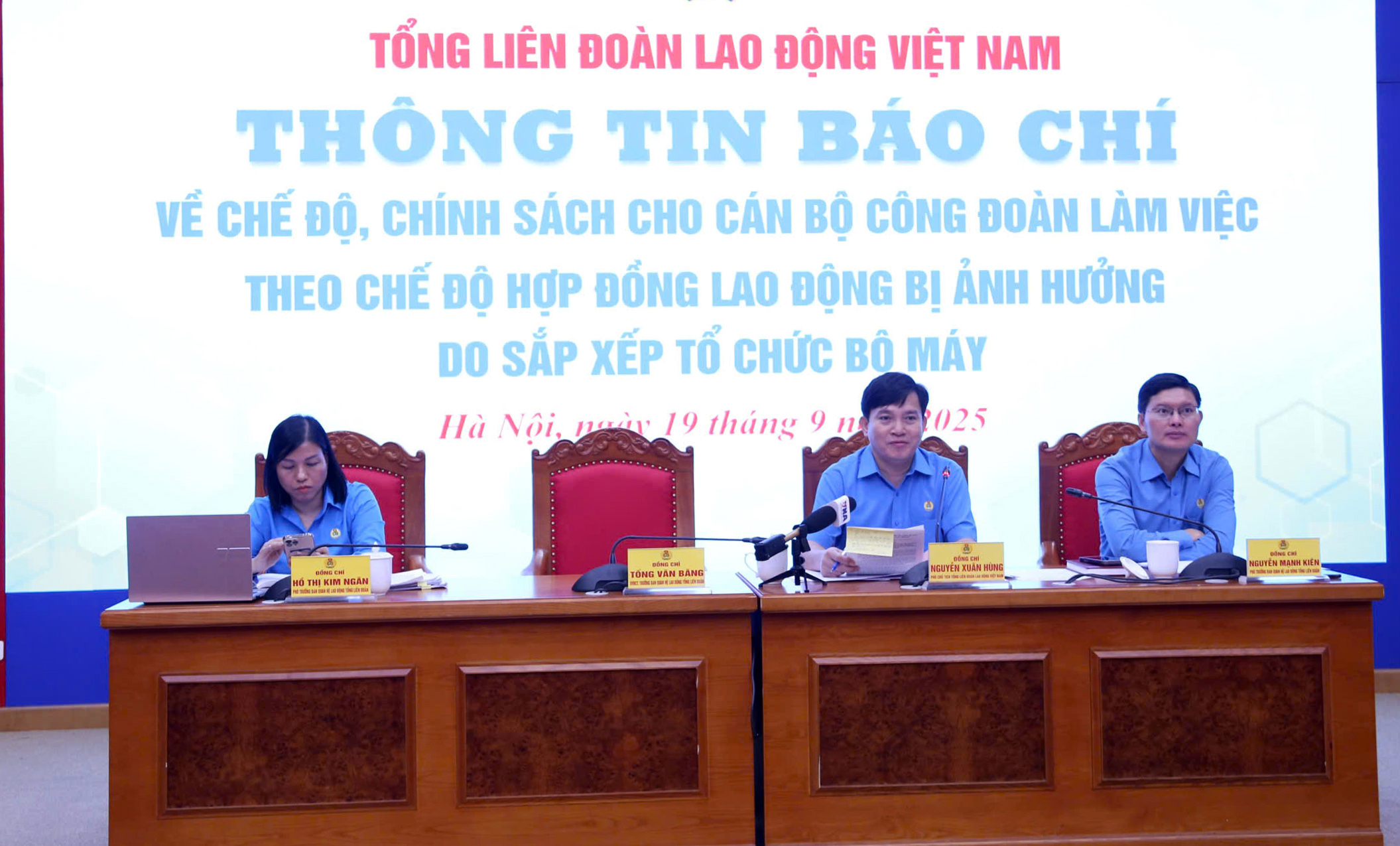 Cán bộ Công đoàn chuyên trách nhận tin vui- Ảnh 1.