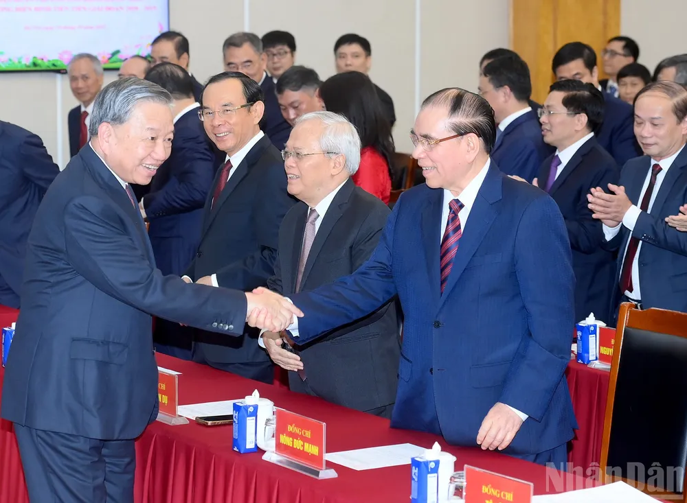 Tổng Bí thư Tô Lâm dự Lễ kỷ niệm 95 năm Ngày truyền thống Văn phòng Trung ương Đảng và văn phòng cấp ủy. Ảnh: NHÂN DÂN Tong-Bi-thu-To-Lam.jpg