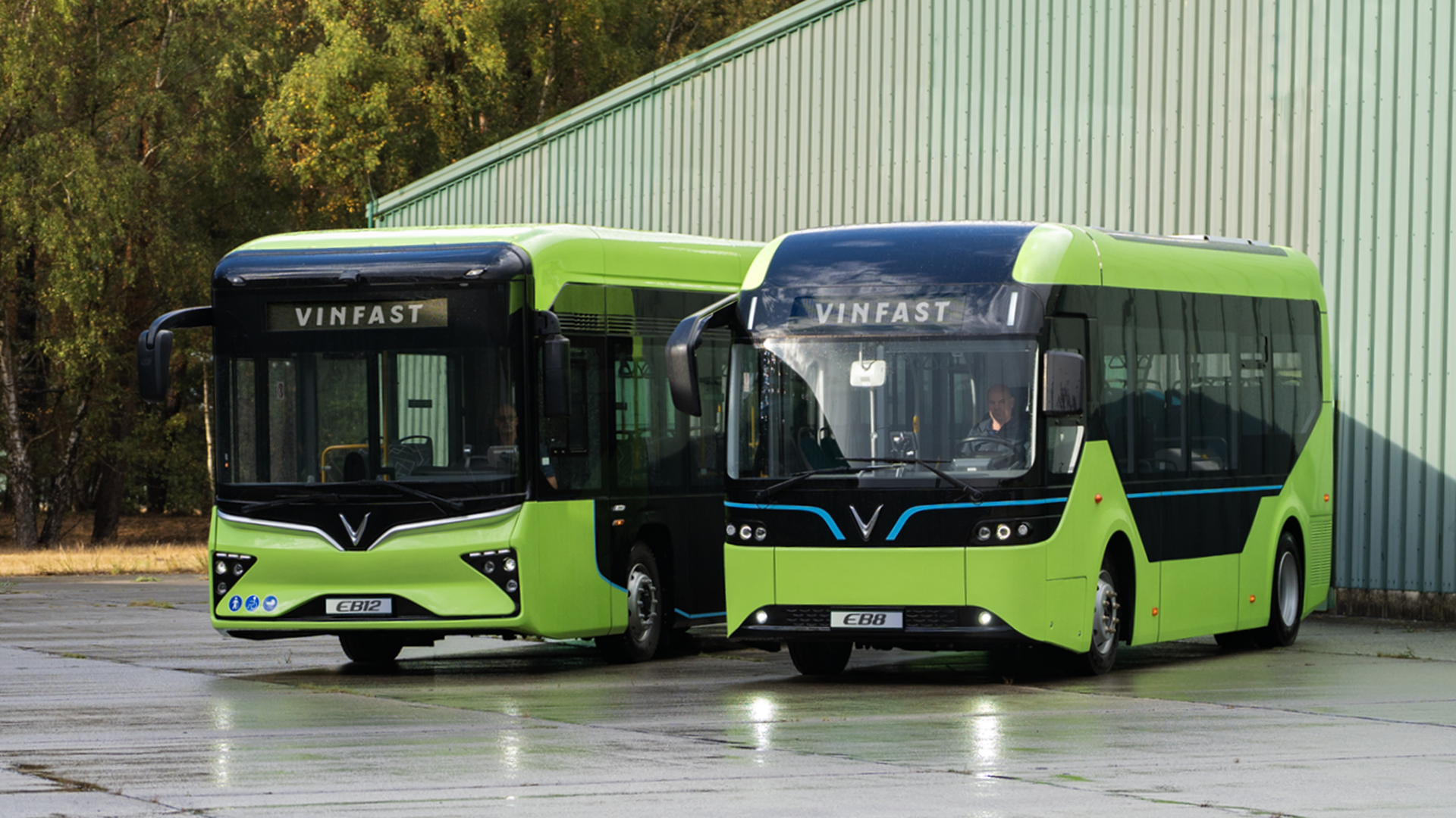 Cận cảnh VinFast EB 12 bán ở châu Âu: Chở được 90 người, đi 400km/lần sạc - 1 Cận cảnh VinFast EB 12 bán ở châu Âu: Chở được 90 người, đi 400km/lần sạc - 1