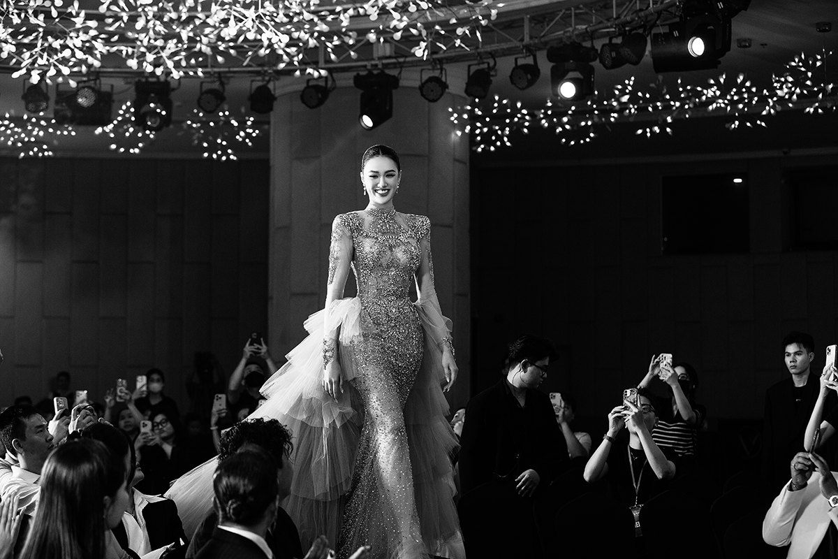 Cận cảnh nhan sắc người đẹp 2k3, đại diện Việt Nam chinh chiến tại Miss Earth 2025 - Ảnh 1.