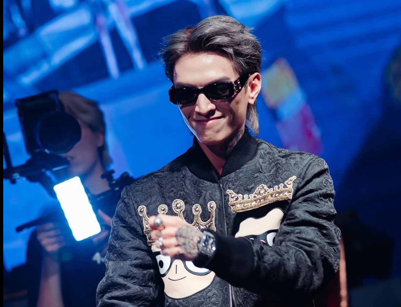 Cần mạnh tay hơn trong việc xử lý nghệ sĩ 'lệch chuẩn văn hóa'- Ảnh 3.