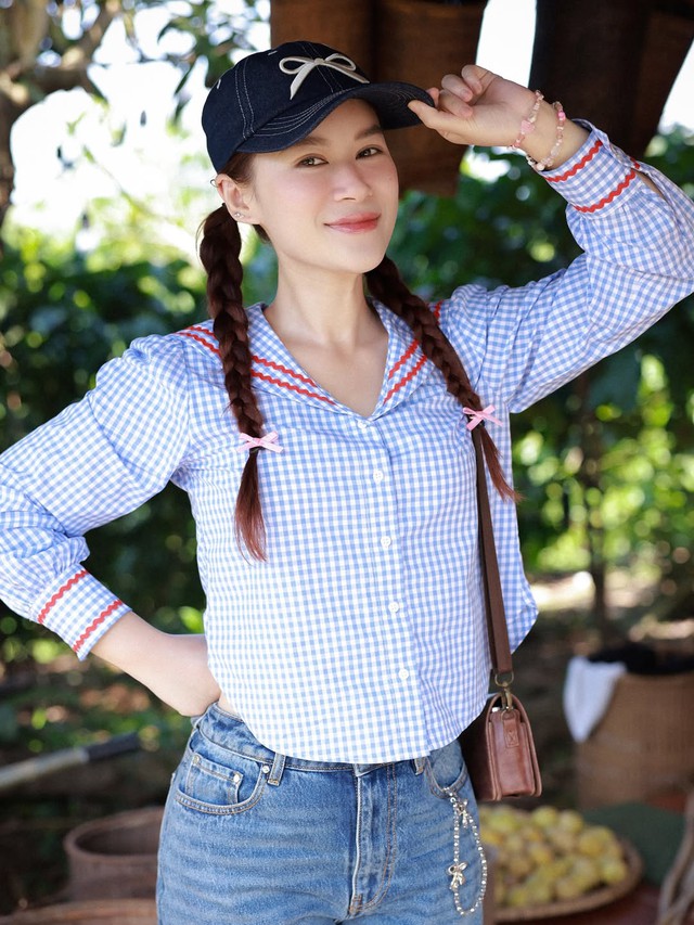 Cân mọi phong cách, từ dịu dàng đến cá tính với họa tiết gingham- Ảnh 2.