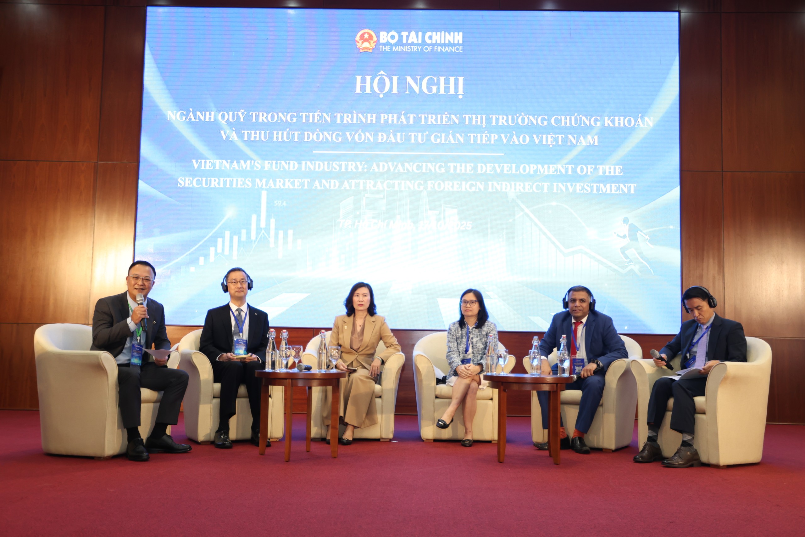 Cần thêm sản phẩm cho thị trường chứng khoán - Ảnh 1.