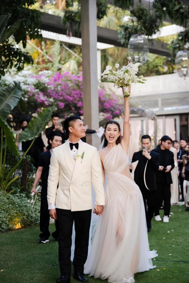 Cao Thiên Trang viên mãn bên chồng doanh nhân sau thời gian yêu đương nhiều sóng gió.