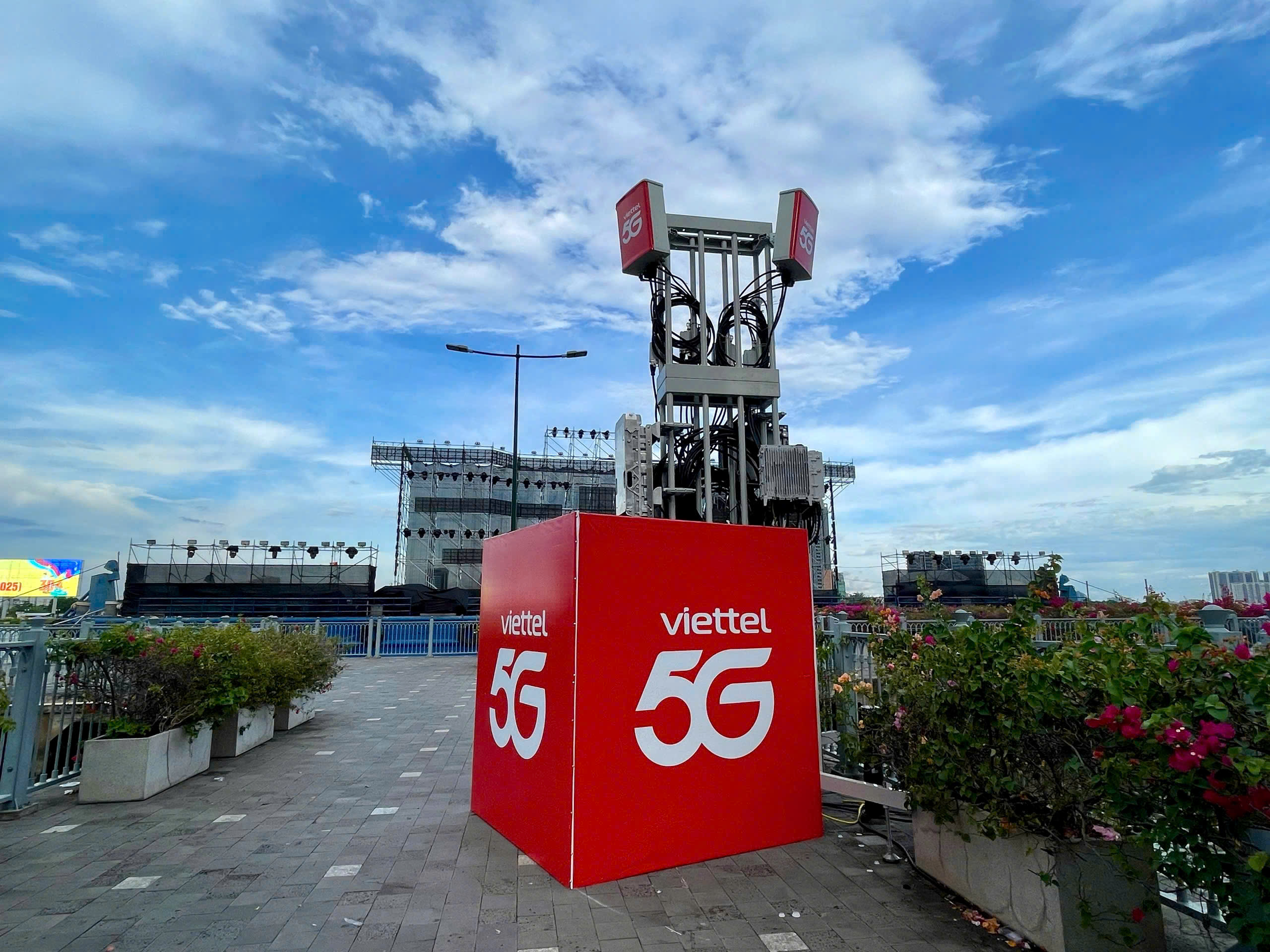 Cao điểm lễ 30-4, nhà mạng tăng cường dịch vụ, ứng trực 24/7- Ảnh 1.