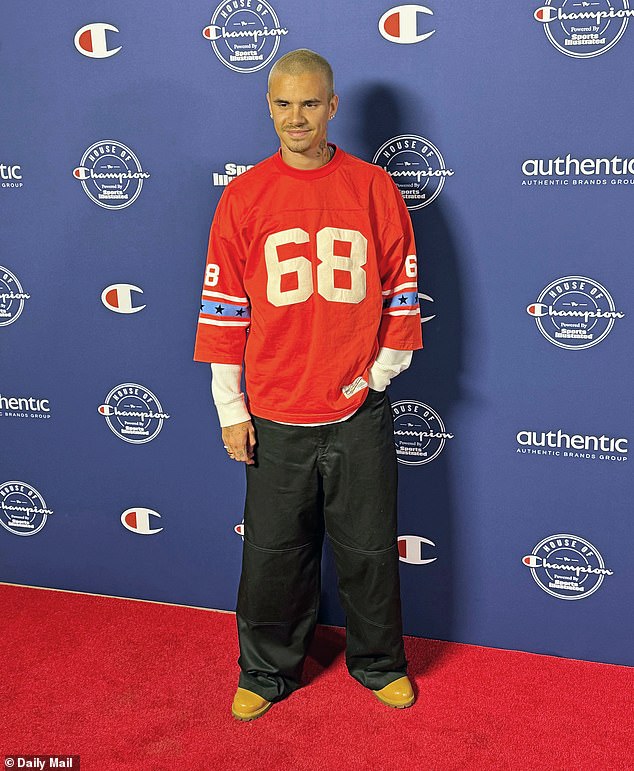 Cậu hai nhà Beckham lúng túng né tránh khi bị hỏi về “drama” gia đình với anh cả Brooklyn- Ảnh 1. Cậu hai nhà Beckham lúng túng né tránh khi bị hỏi về “drama” gia đình với anh cả Brooklyn- Ảnh 1.