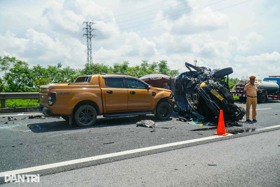 Cây xanh ở giữa đường cao tốc - 1