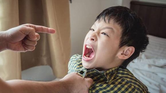 con hỗn láo, dạy con, chăm con