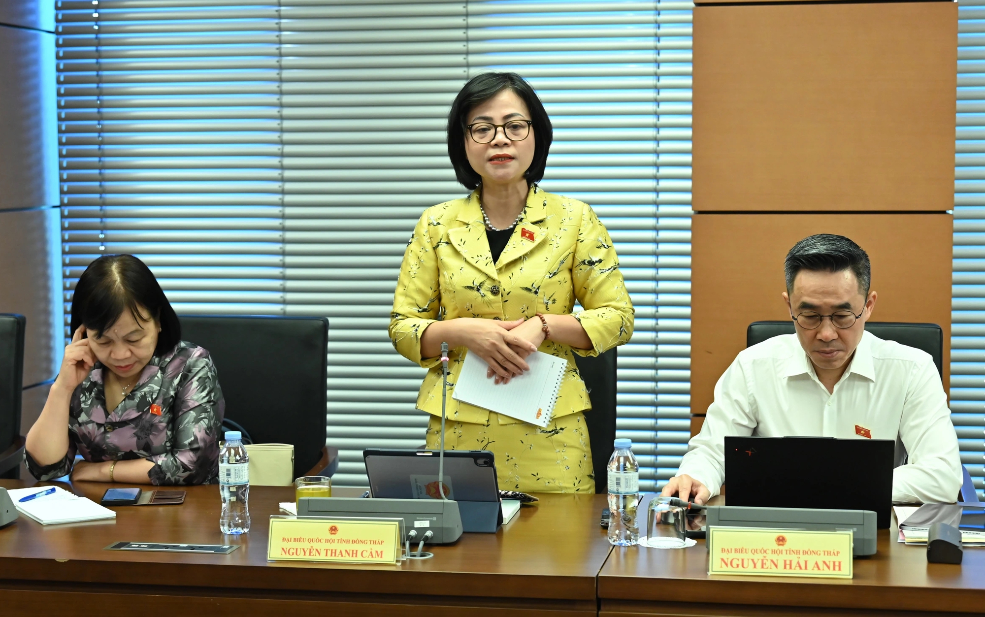 Chậm chuyến bay mà chỉ xin lỗi là không thỏa đáng - Ảnh 1.