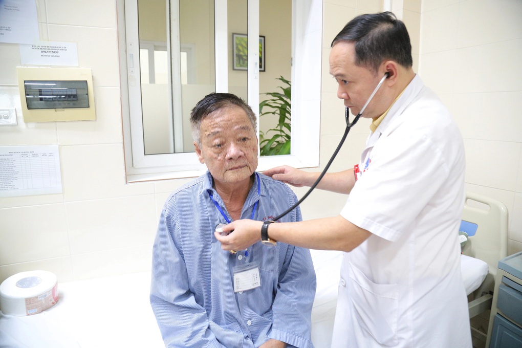 Chăm đi viện, người đàn ông phát hiện khối u phổi từ rất sớm - 1