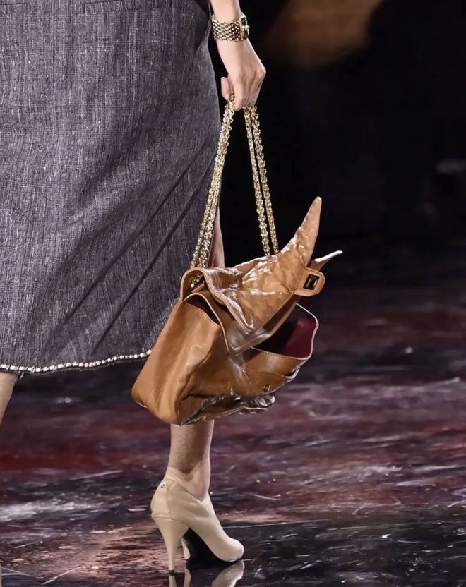 Chanel vừa tới một thiên hà mới với màn debut của Matthieu Blazy- Ảnh 6.