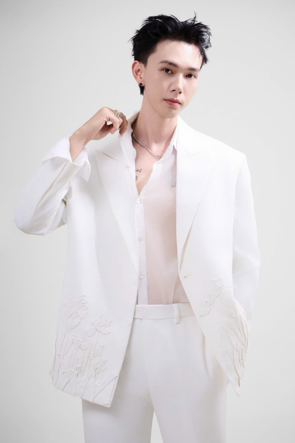 Hoàng Khang: Chặng đường của một bạn trẻ kiên định cùng dòng nhạc Ballad- Ảnh 1.