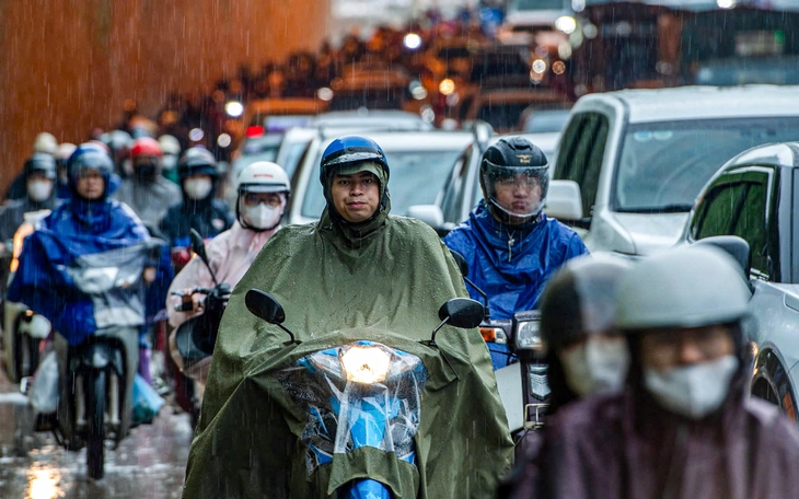 Chuyên gia nêu lý do 'đường tắc khắp các ngả mỗi khi có mưa' - Ảnh 4.