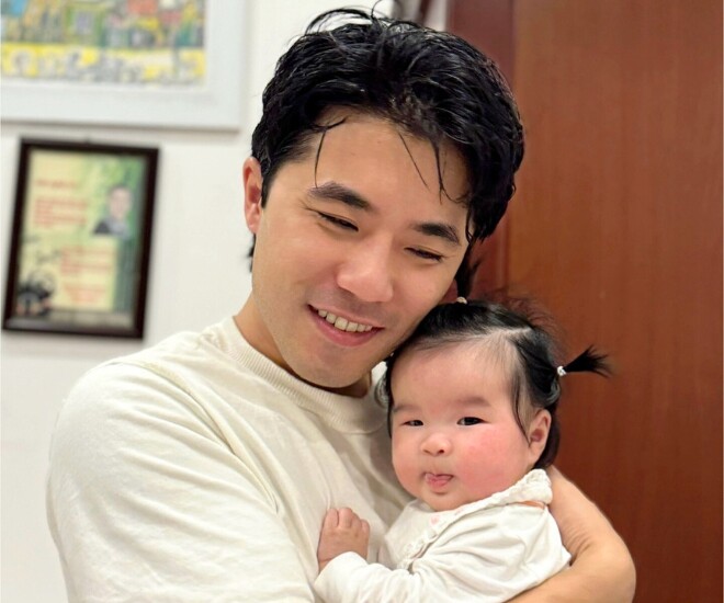 Đức Triệu - con rể Xuân Hinh khoe ảnh con gái.