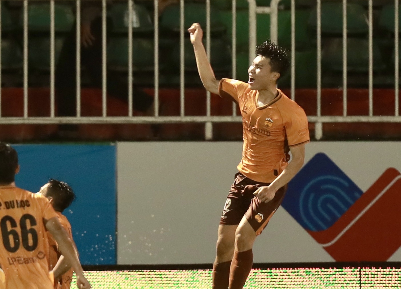 HAGL hòa cực hay Nam Định: Chạy đua tỷ số kịch tính, sao trẻ lại tỏa sáng- Ảnh 1.