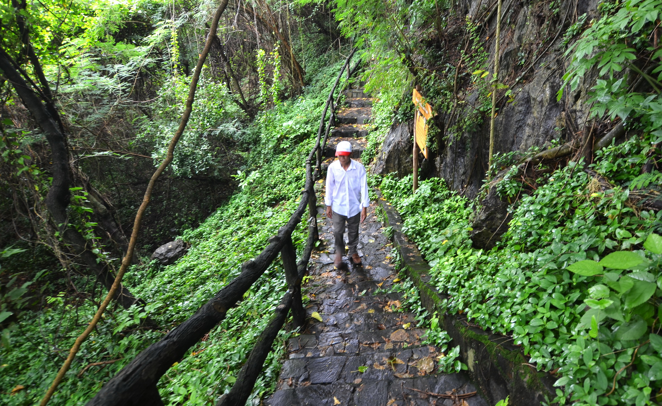 Hà Tiên thập cảnh: Cheo leo núi Đá Dựng- Ảnh 1.