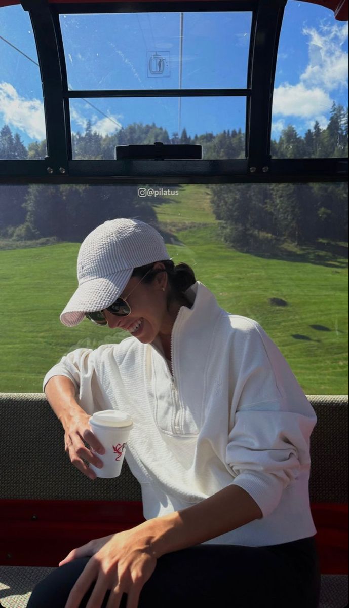 Chỉ 3 buổi Pickleball, vợ tôi khiến cả khu chung cư xôn xao, cánh đàn ông phục sát đất- Ảnh 1.