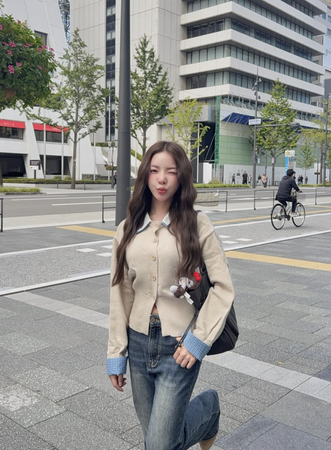 Chỉ cần áo cardigan, nàng đã có phong cách riêng đầy cuốn hút- Ảnh 1.