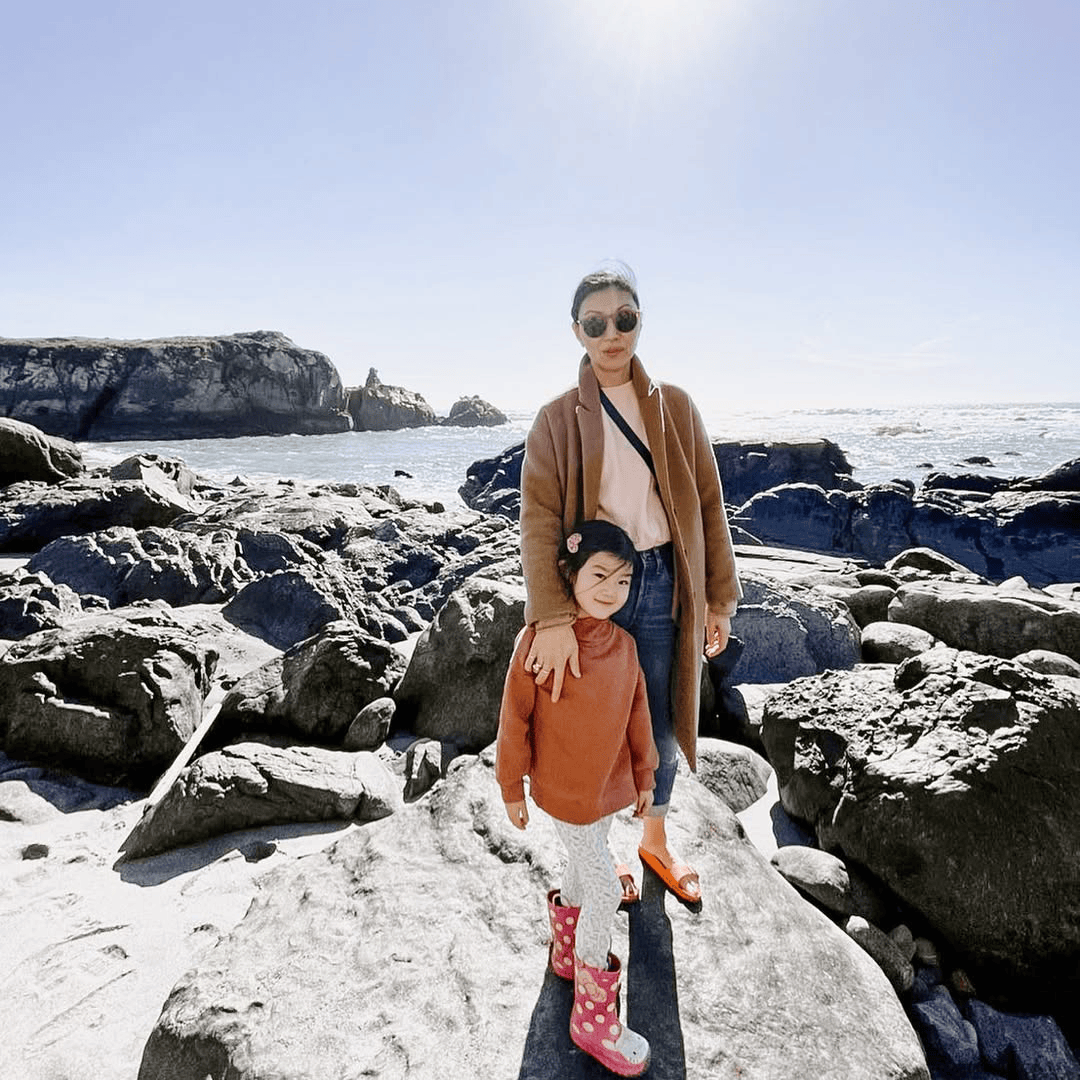 50 tuổi không cần “filter”: Chỉ nhờ phối đồ, một blogger Châu Á chinh phục hơn 750.000 fan- Ảnh 34.