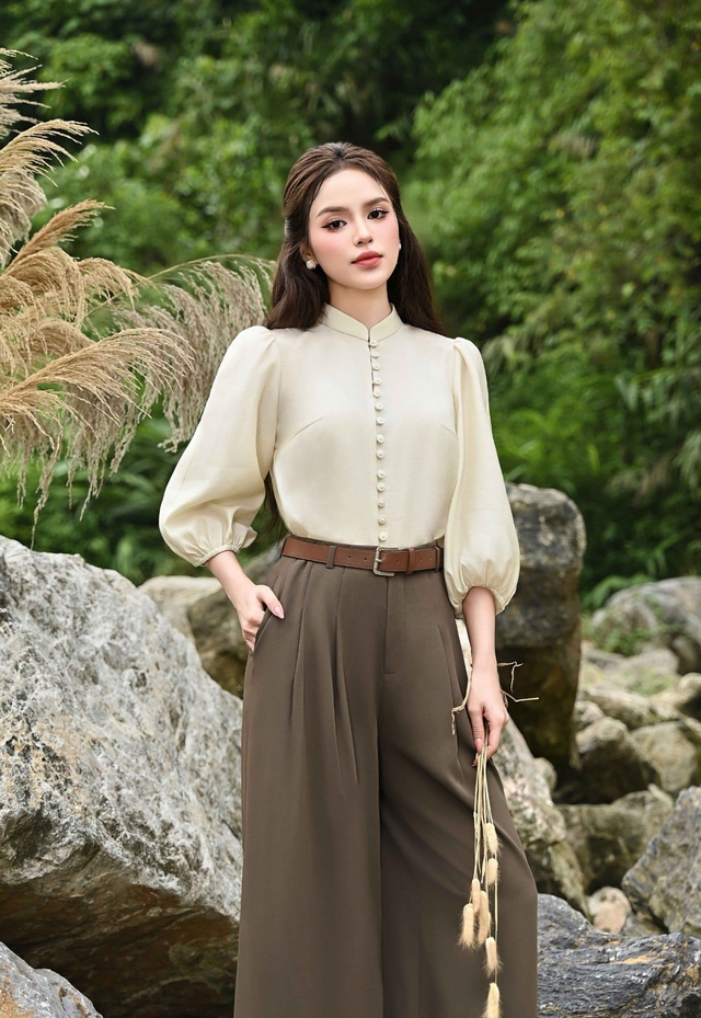 'Chìa khóa' mở ra nét duyên dáng, thanh lịch với áo cổ tàu- Ảnh 1.