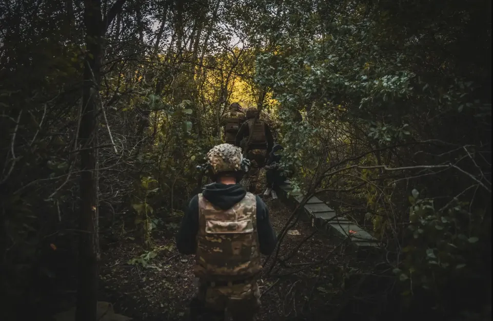 Lính Ukraine chiến đấu ở tỉnh Sumy (Ukraine). Ảnh: NIKOLETTA STOYANOV chien-su-nga-ukraine-16-10.png