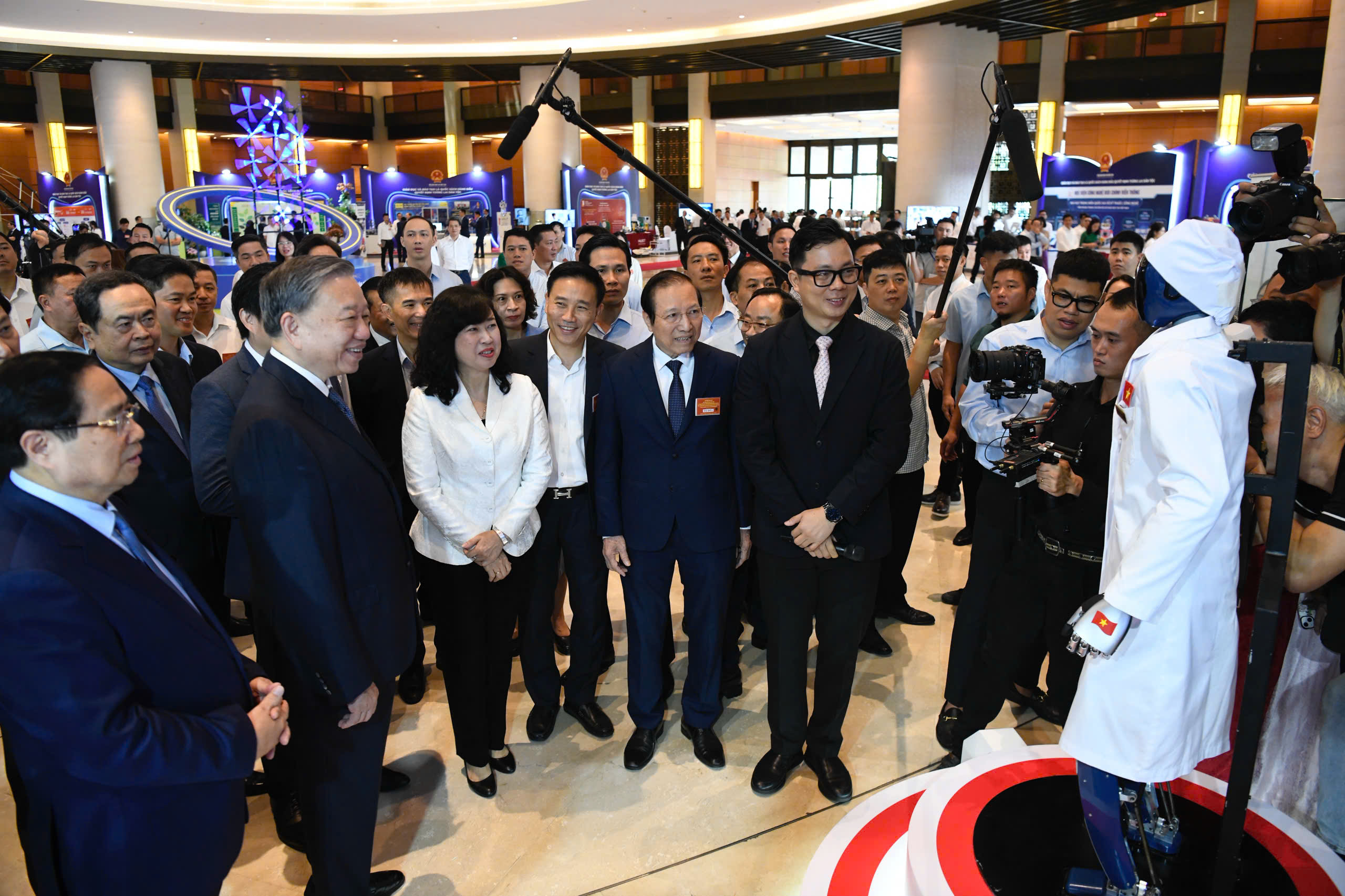 Chính phủ cân đối được kinh phí để miễn viện phí toàn dân- Ảnh 1.